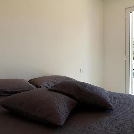 Pizzofalcone Villa Sleeps 12 with Pool&Air Con